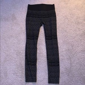 Black and grey patterned leggings